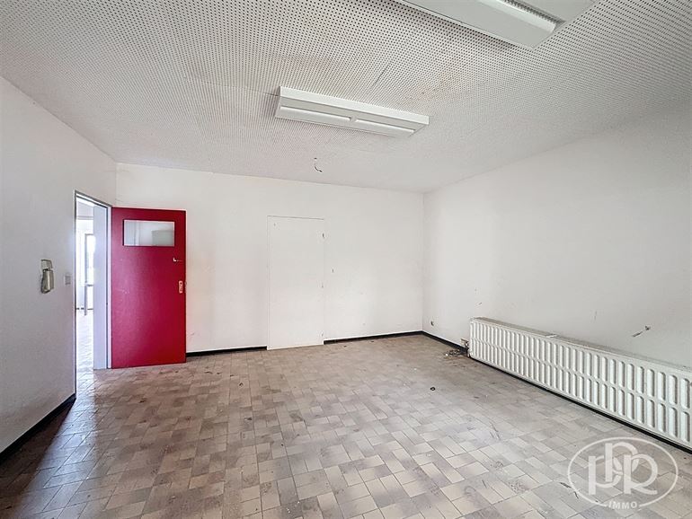 Mixte Entrepôt & Bureaux ! Espace polyvalent. Localisation stratégique !
