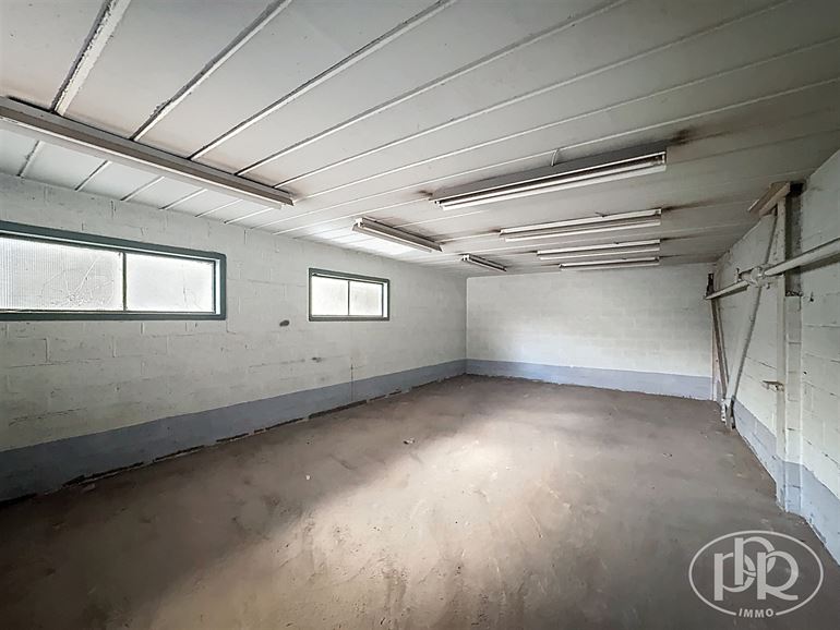 Mixte Entrepôt & Bureaux ! Espace polyvalent. Localisation stratégique !