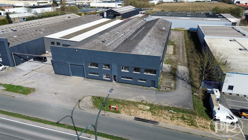 Mixte Entrepôt & Bureaux ! Espace polyvalent. Localisation stratégique !
