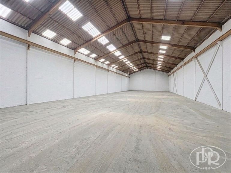 Mixte Entrepôt & Bureaux ! Espace polyvalent. Localisation stratégique !