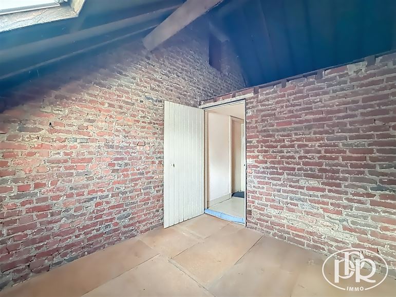 *** OFFRE ACCEPTÉE *** Jardin & terrasse SUD, parking, grenier aménageable