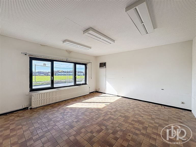 Mixte Entrepôt & Bureaux ! Espace polyvalent. Localisation stratégique !