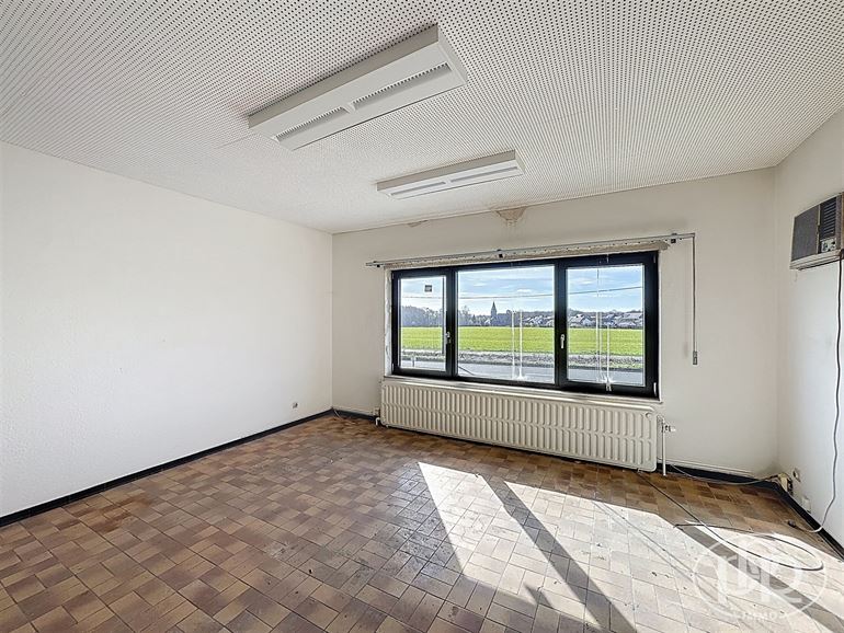 Mixte Entrepôt & Bureaux ! Espace polyvalent. Localisation stratégique !