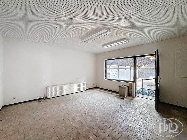 Mixte Entrepôt & Bureaux ! Espace polyvalent. Localisation stratégique !