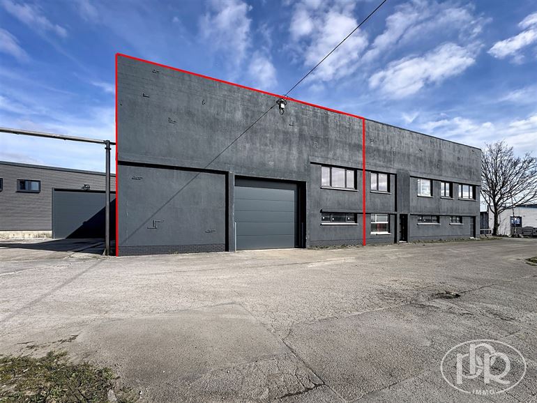 Mixte Entrepôt & Bureaux ! Espace polyvalent. Localisation stratégique !