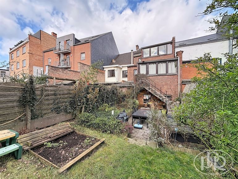 South-facing veranda, terrace & garden!