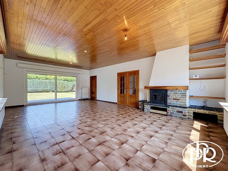 *** Signature de bail en cours*** Terrasse et Jardin sur +/- 6 ares 65 ca