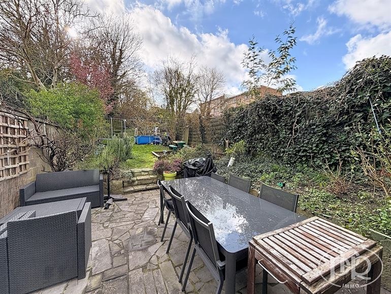 South-facing veranda, terrace & garden!