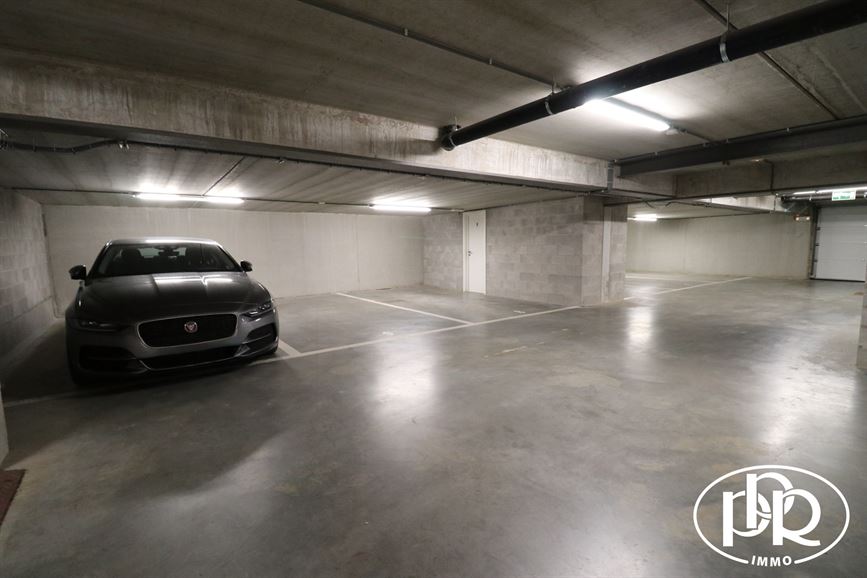 *** SIGNATURE BAIL EN COURS *** Terasse SUD-OUEST et parking intérieur