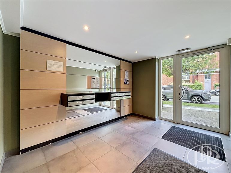 2 slaapkamers. Terras op het zuiden + afgesloten garage