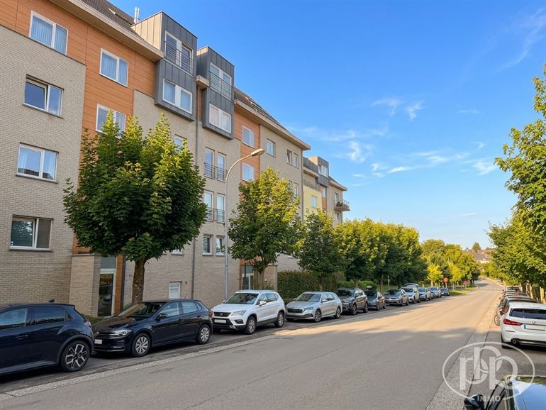 2 slaapkamers. Terras op het zuiden + afgesloten garage