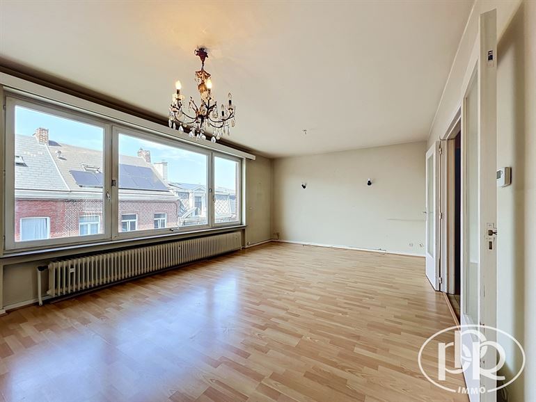 Top floor with elevator + terrace