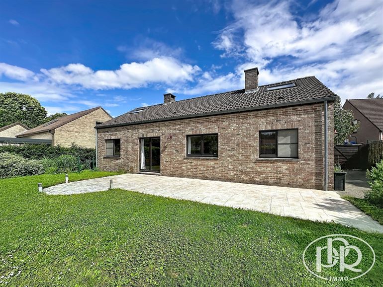 *** OFFRE ACCEPTÉE *** Possibilité plain-pied et habitation kangourou, clos résidentiel