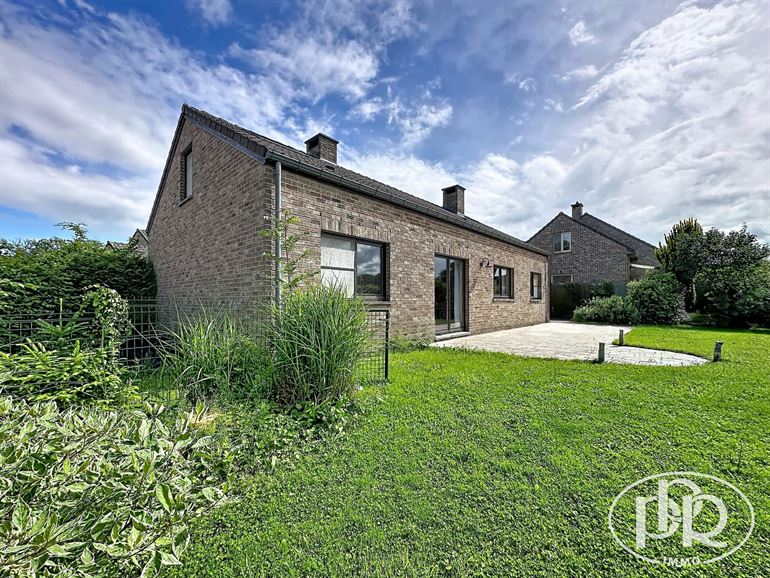*** OFFRE ACCEPTÉE *** Possibilité plain-pied et habitation kangourou, clos résidentiel