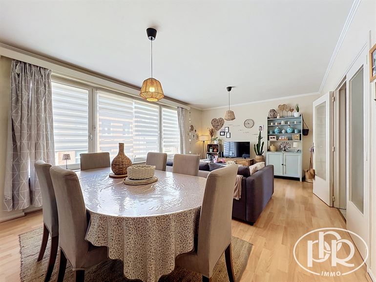 *** OFFRE ACCEPTÉE*** Idéalement situé avec terrasse et ascenseur