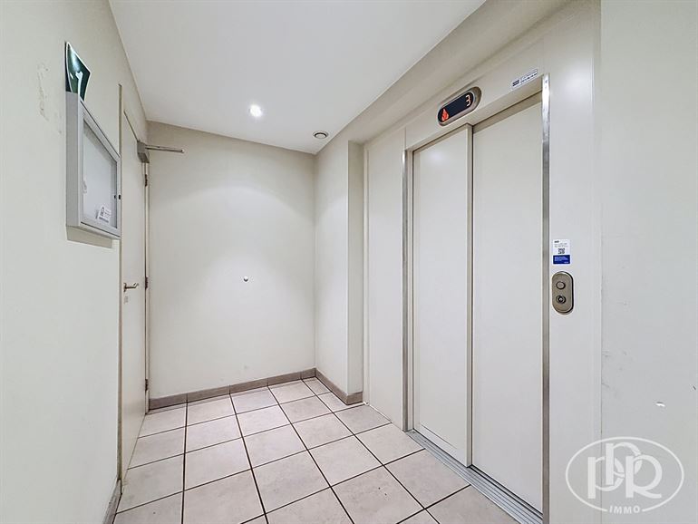 2 slaapkamers. Terras op het zuiden + afgesloten garage
