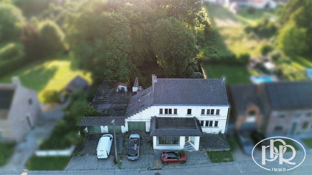 Terrain ± 6 ares, poss 4 ch. & 2 Parkings