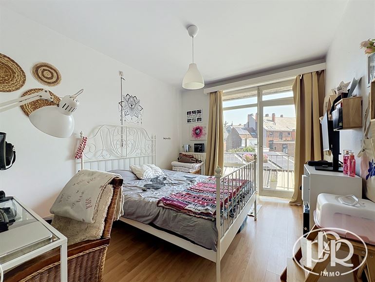 *** OFFRE ACCEPTÉE*** Idéalement situé avec terrasse et ascenseur