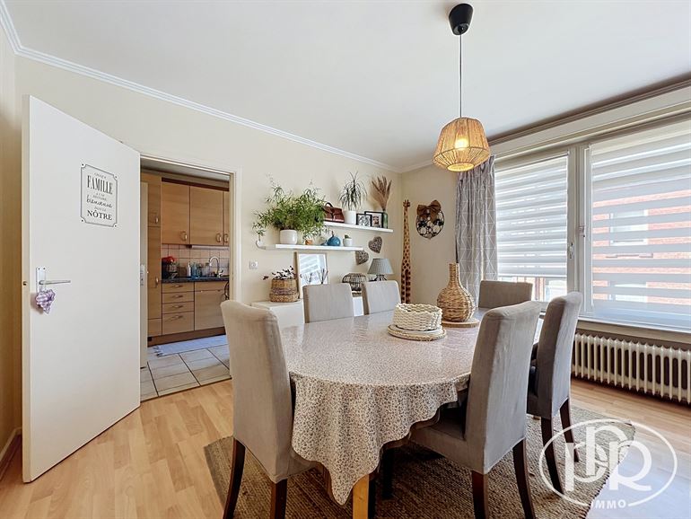 *** OFFRE ACCEPTÉE*** Idéalement situé avec terrasse et ascenseur