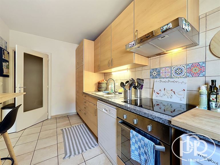 *** OFFRE ACCEPTÉE*** Idéalement situé avec terrasse et ascenseur