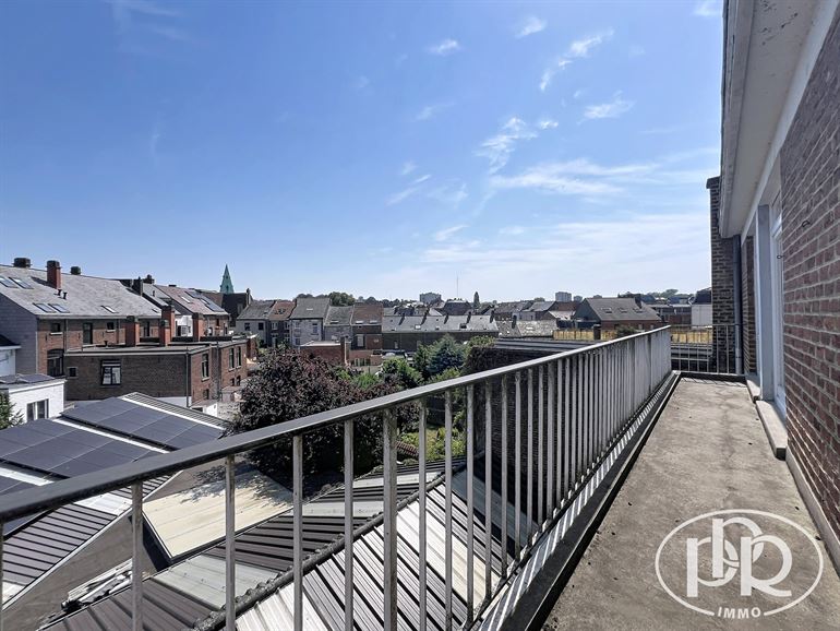 Dernier étage avec ascenseur + Terrasse