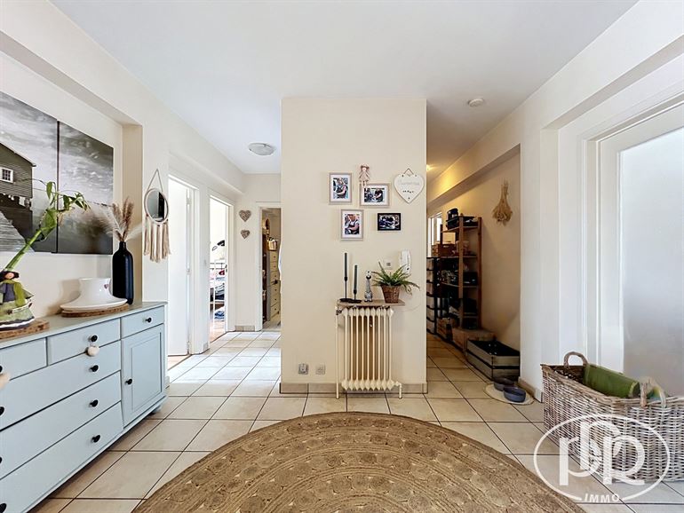 *** OFFRE ACCEPTÉE*** Idéalement situé avec terrasse et ascenseur