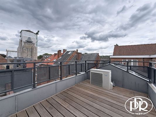 Penthouse met 2 slaapkamers, ± 119 m², verdeeld over 3 verdiepingen, met terras in het centrum