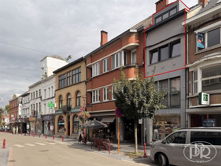 Penthouse met terras, verdeeld over 3 verdiepingen