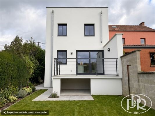 Maison 3 façades de ± 225 m² utiles totalement rénovée en 2026, 3 chambres et 3 salles d'eau.
