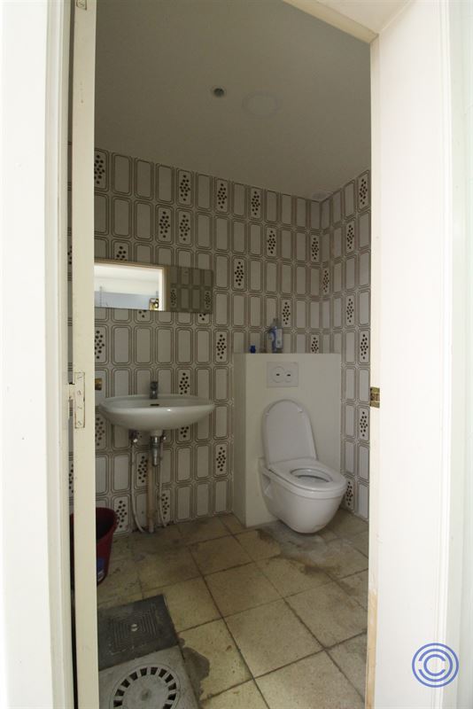 Verhuurd handelsgelijkvloers van ca. 223 m²!