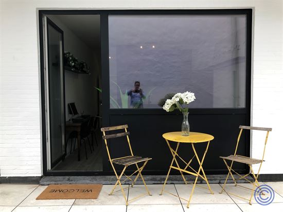 OPBRENGST:18 gerenoveerde studio's + kelder!