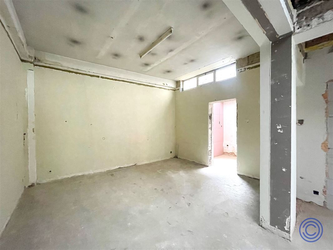 IN OPTIE: CASCO handelsruimte ca. 105m² op commerciële ligging!