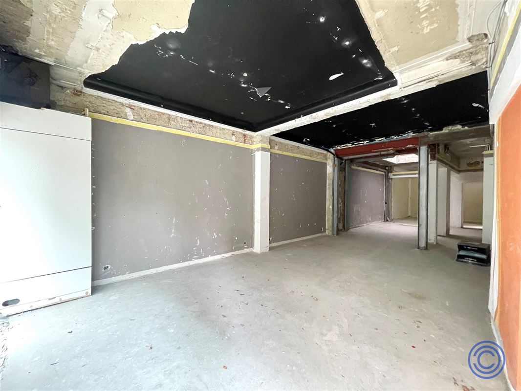 IN OPTIE: CASCO handelsruimte ca. 105m² op commerciële ligging!