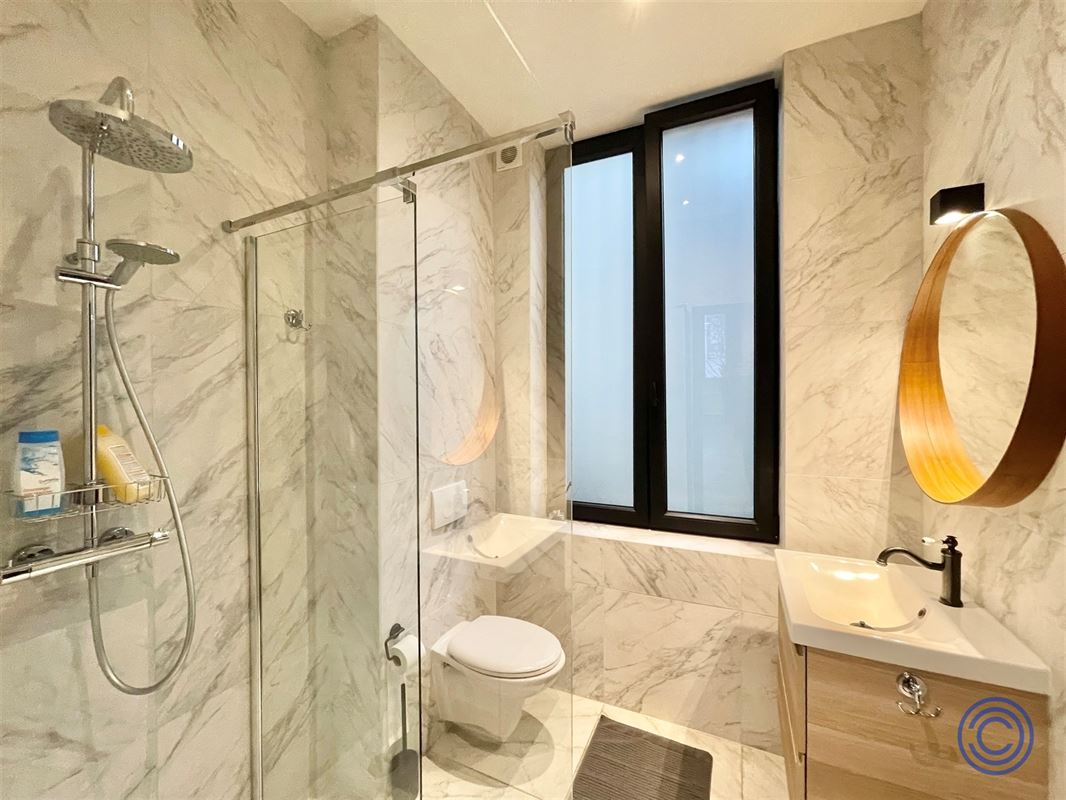 Uniek opbrengsteigendom in de levendige Sint-Andries wijk, vernieuwd in 2023!