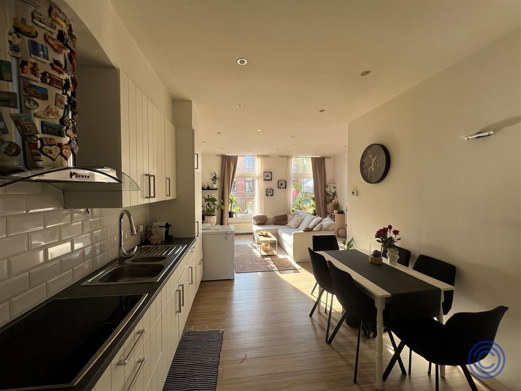 Pand met prachtig authentieke gevel bestaande uit 4 1-slpk app'en op het Eilandje