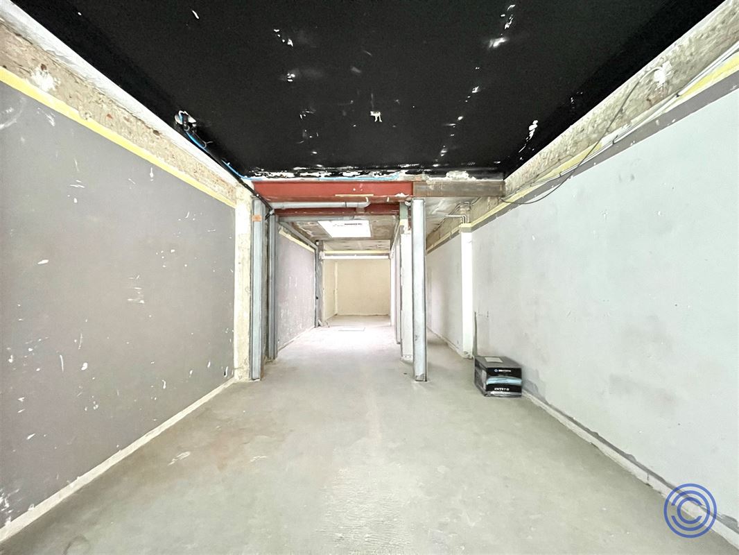 IN OPTIE: CASCO handelsruimte ca. 105m² op commerciële ligging!