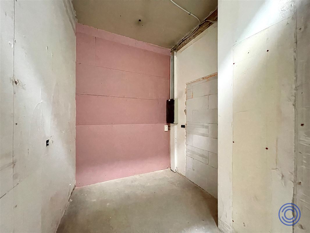 IN OPTIE: CASCO handelsruimte ca. 105m² op commerciële ligging!