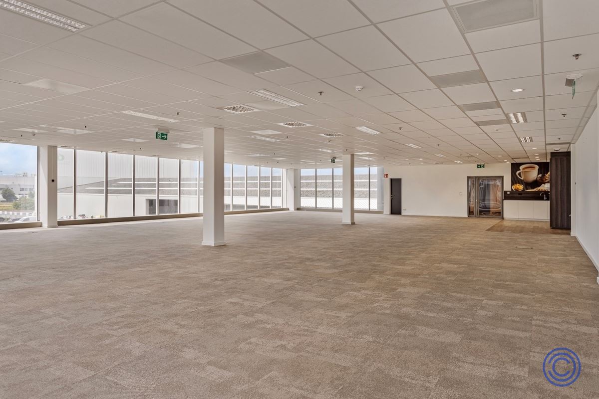Prestigieuze kantoorruimtes te huur op praktische locatie! Met huurprijzen van 115 EUR/m²