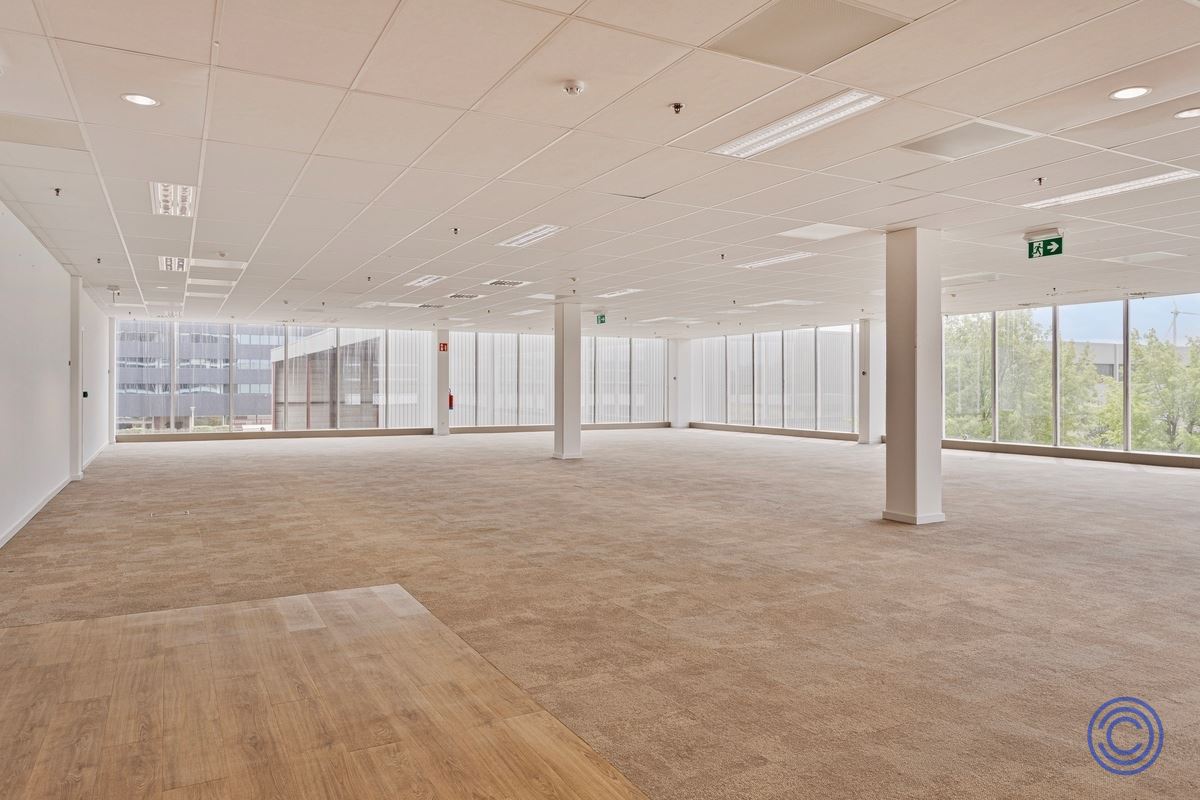 Prestigieuze kantoorruimtes te huur op praktische locatie! Met huurprijzen van 115 EUR/m²