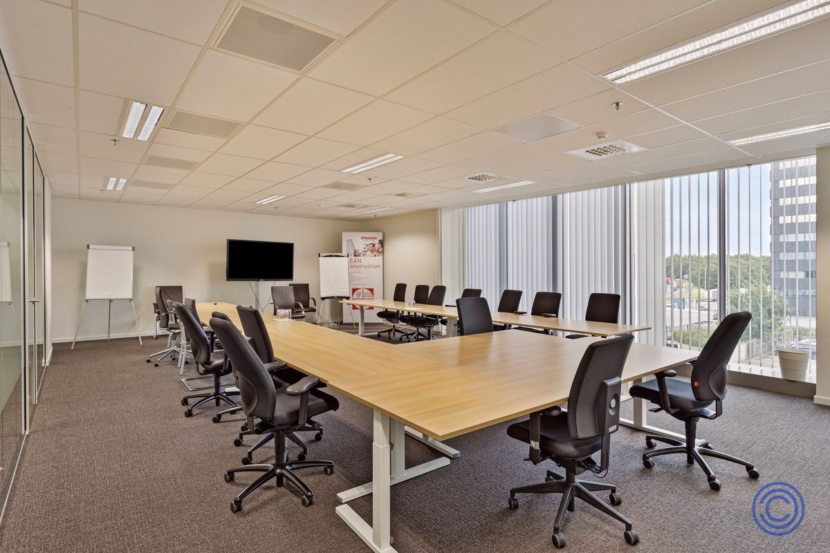 Prestigieuze kantoorruimtes te huur op praktische locatie! Met huurprijzen van 115 EUR/m²