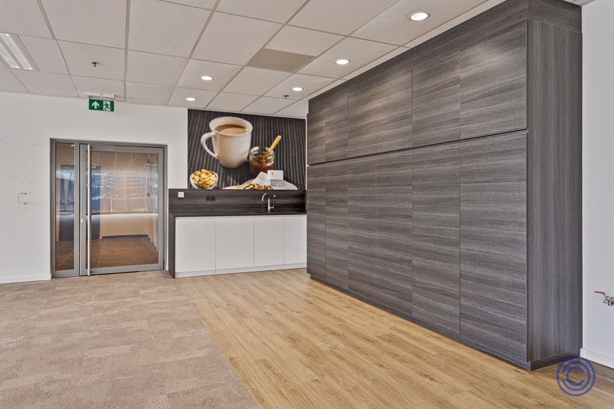 Prestigieuze kantoorruimtes te huur op praktische locatie! Met huurprijzen van 115 EUR/m²