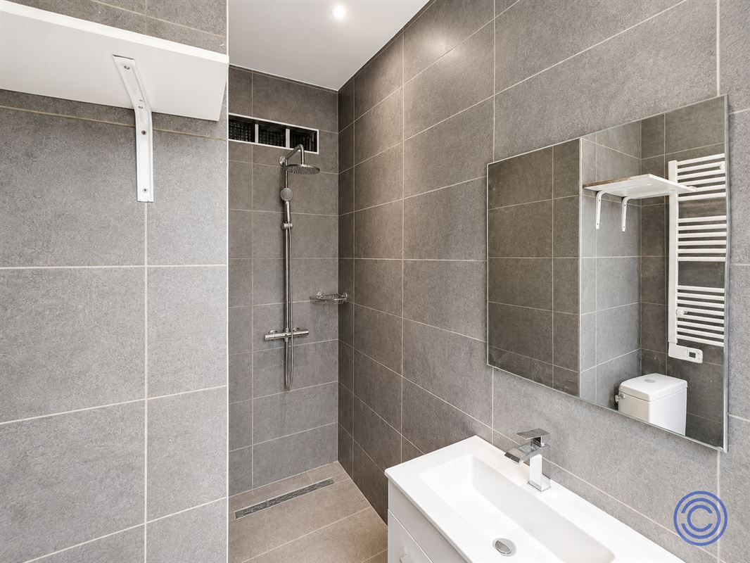 Vergund appartementsgebouw (4 units) met garage!