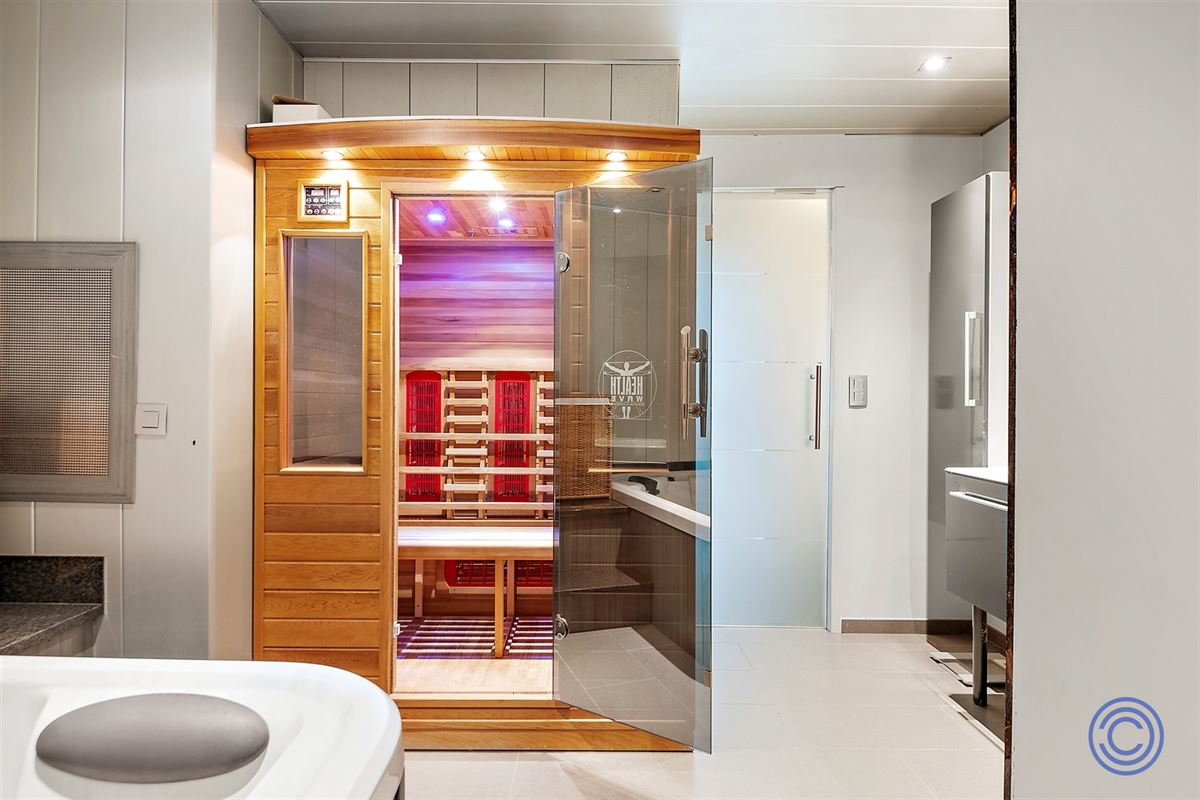 Magazijn ca. 466m² + luxueuze woning ca. 367m²!