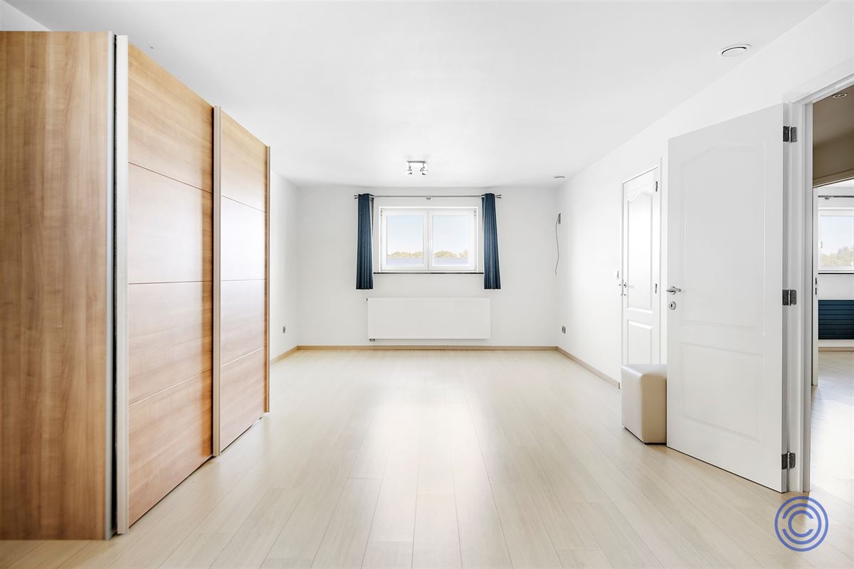 Magazijn ca. 466m² + luxueuze woning ca. 367m²!