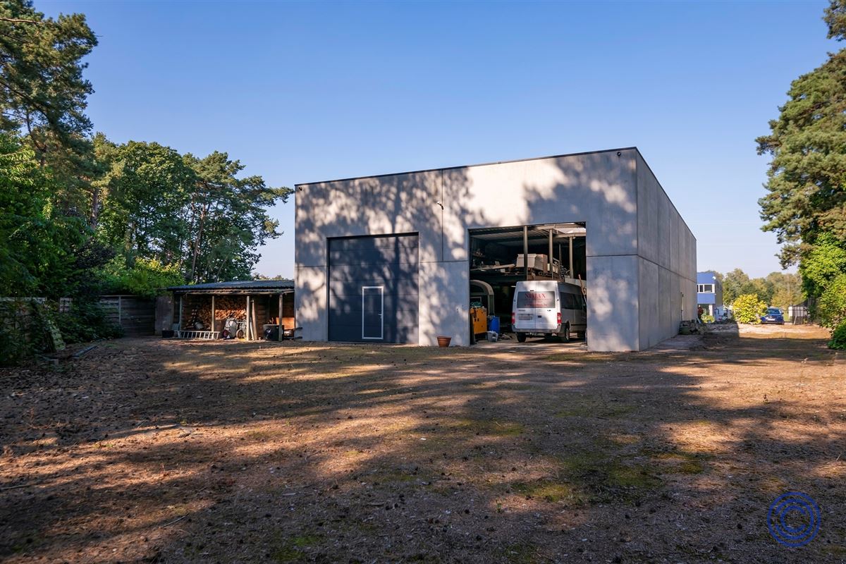 Magazijn ca. 466m² + luxueuze woning ca. 367m²!