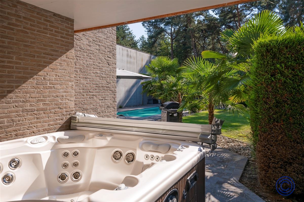Magazijn ca. 466m² + luxueuze woning ca. 367m²!