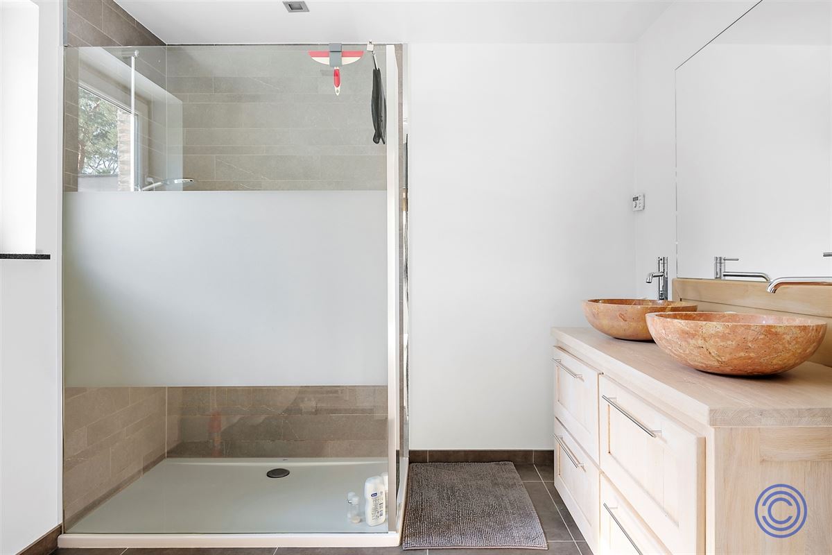 Magazijn ca. 466m² + luxueuze woning ca. 367m²!