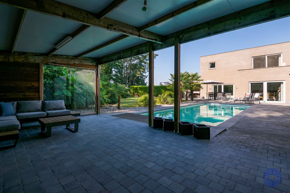 Magazijn ca. 466m² + luxueuze woning ca. 367m²!