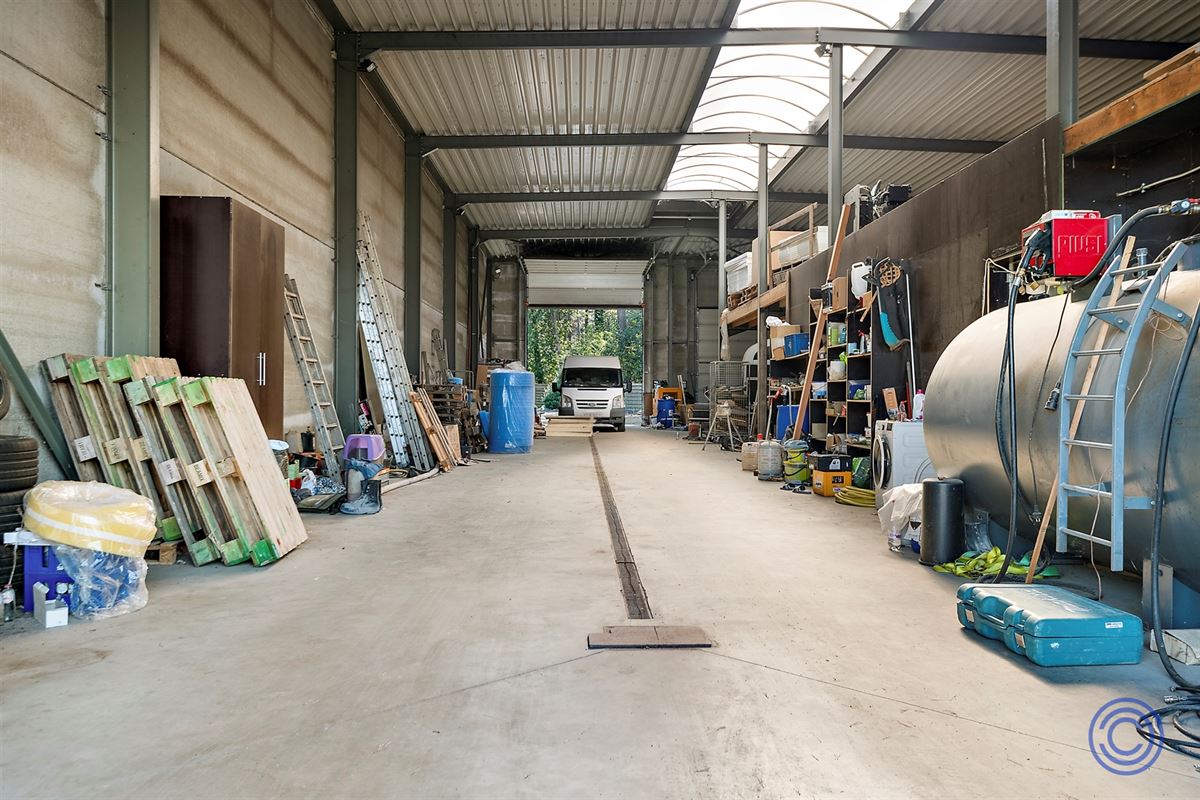 Magazijn ca. 466m² + luxueuze woning ca. 367m²!
