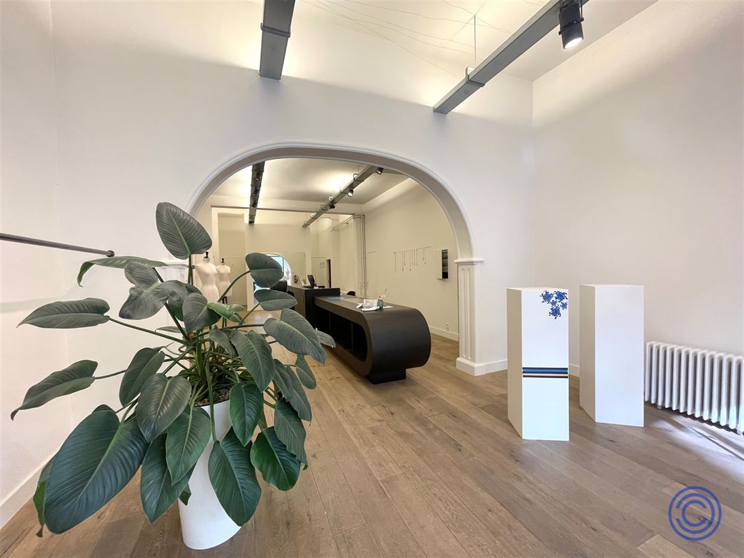 Stijlvolle handelsruimte ca. 140m² tegenover de Bourlaschouwburg!